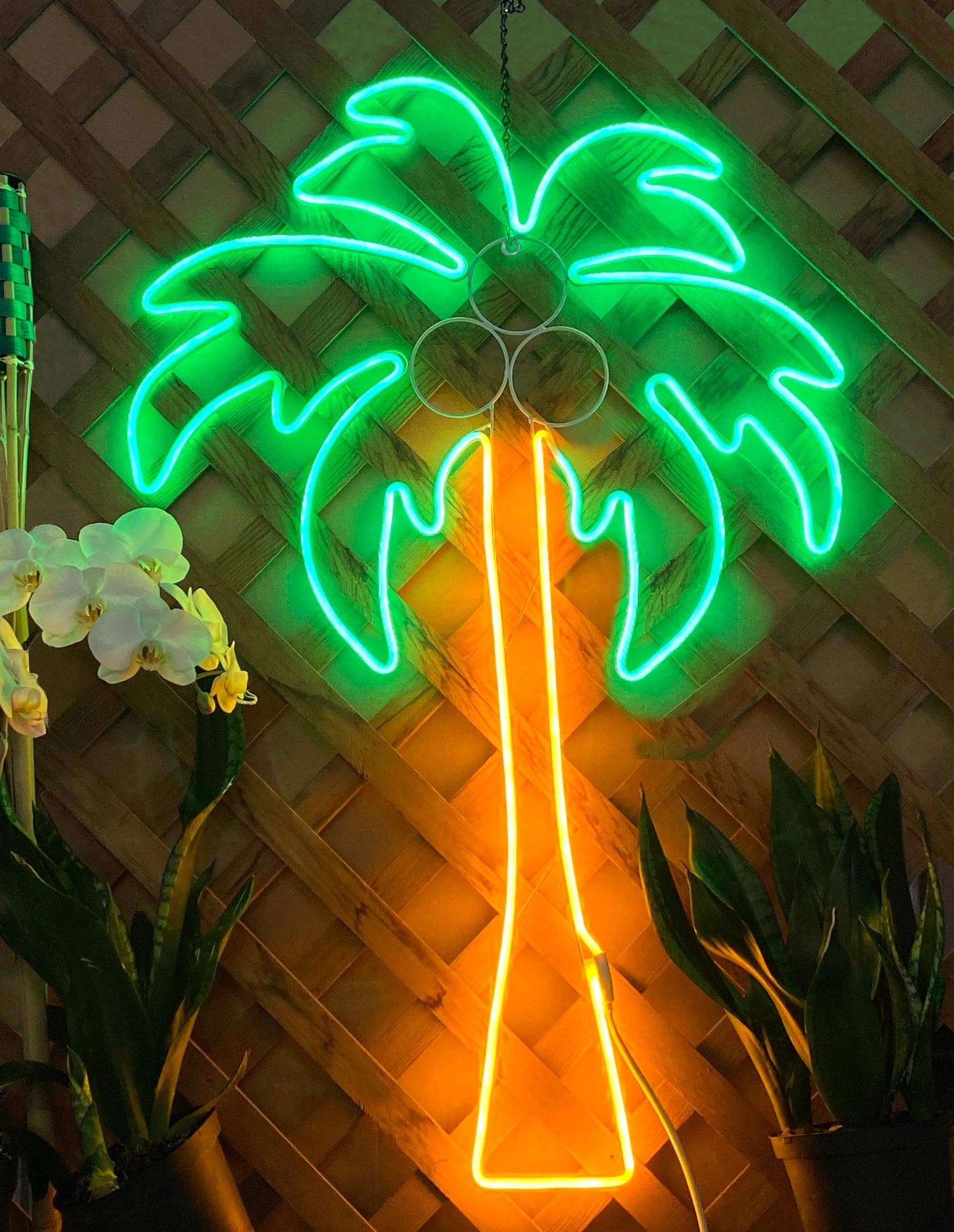 Coconut tree neon decor